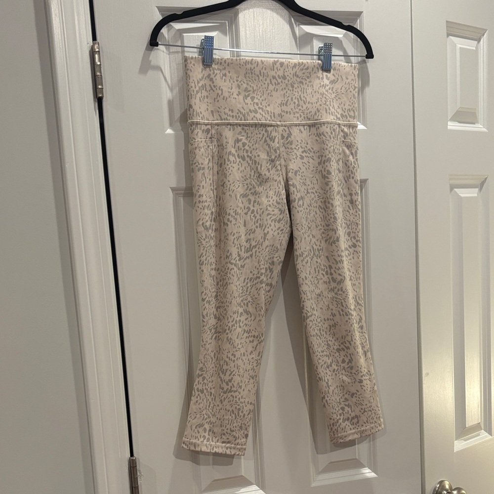 Athleta Gray Leopard Print Capri Leggings